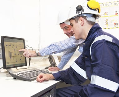 automation engineer mentors new worker