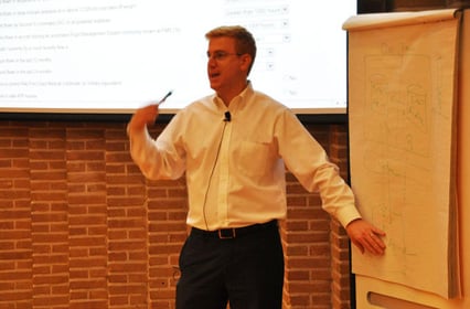 educator-teaching-class