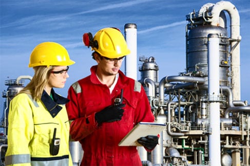 engineers-training-at-refinery
