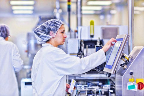 medical-factory-worker-controls